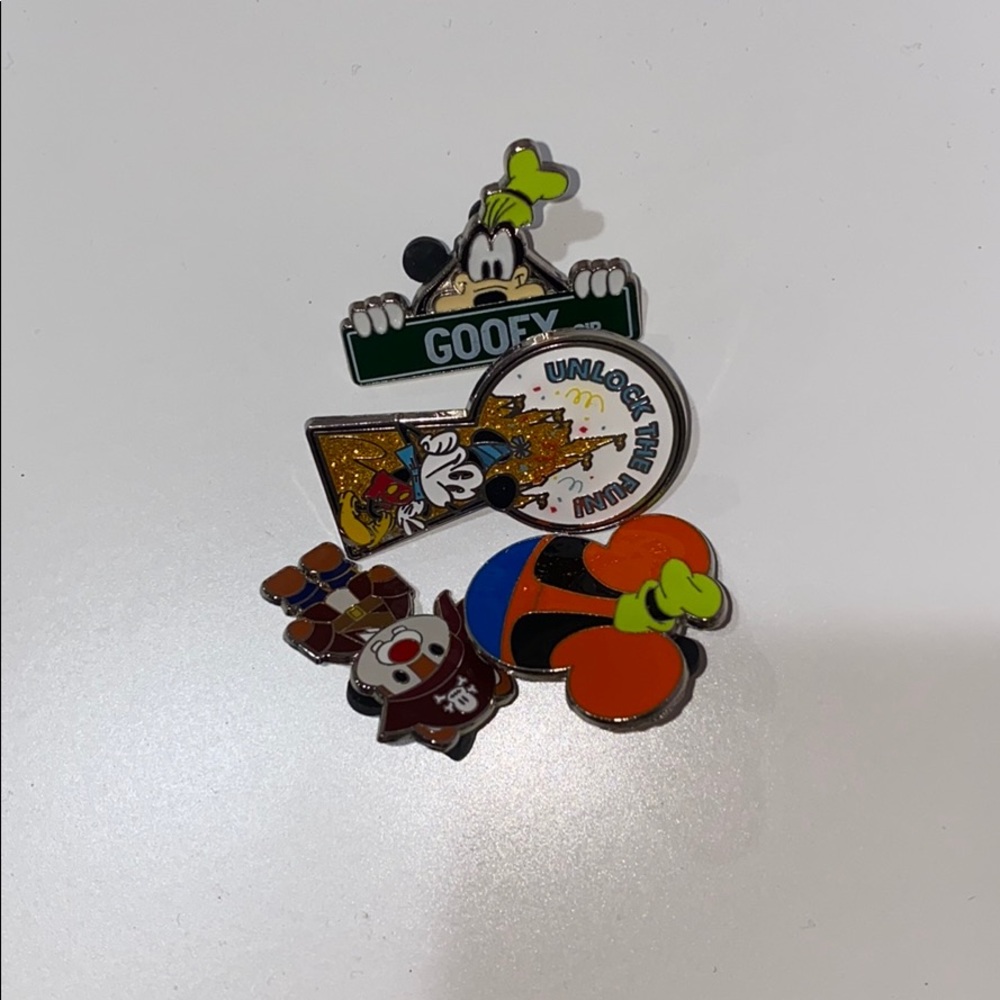 Disney pins